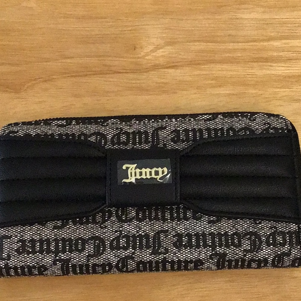 Juicy Couture Wallet - Picture 5 of 11
